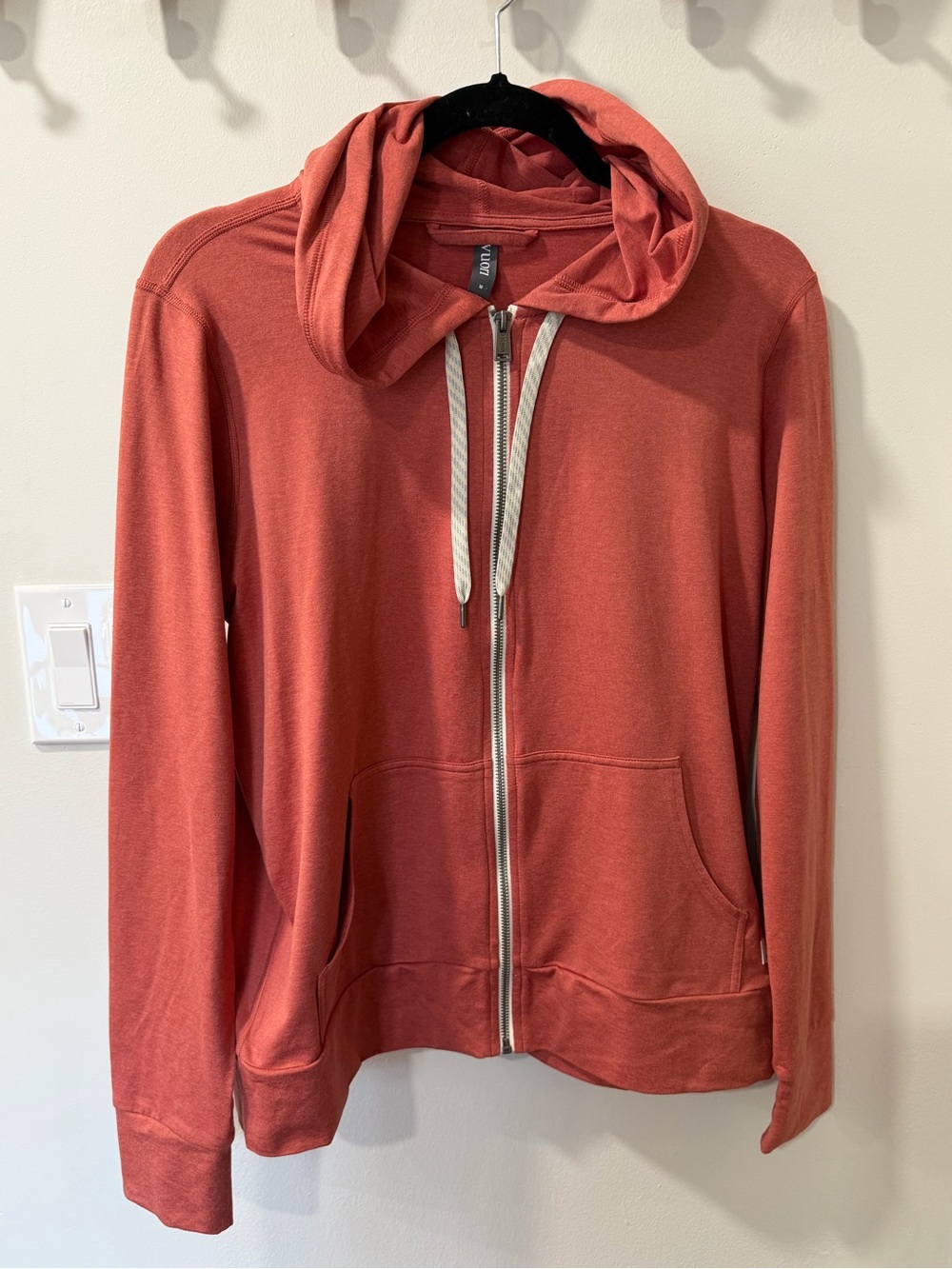 • Vuori Halo Performance Hoodie •